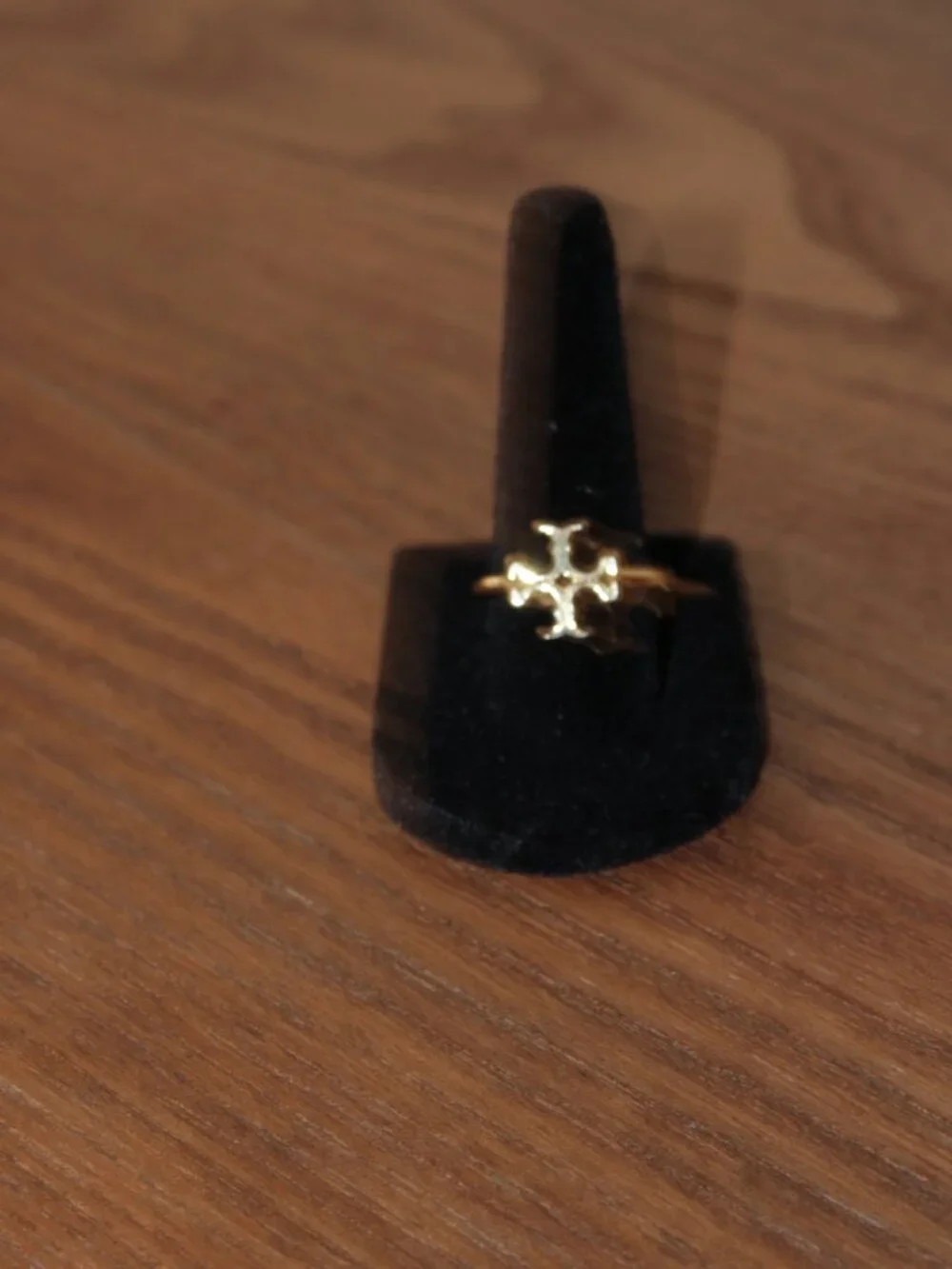 Tory Burch Kira Gold Logo Ring Size 6